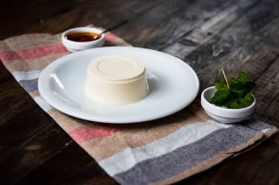 A wobbling panna cotta — a dessert set with bloomed gelatin
