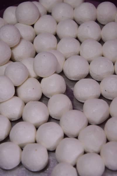 White roshogulla balls made from fresh kneaded chhena