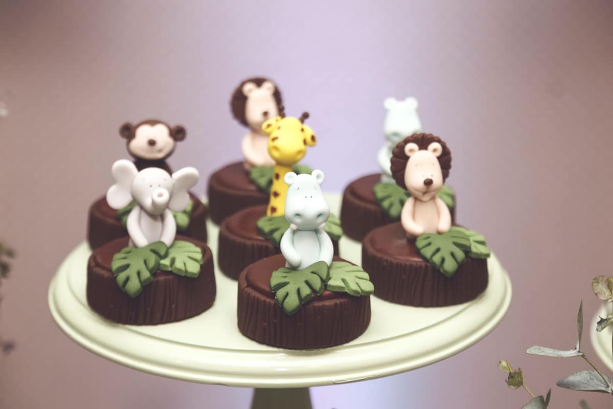 Sculpted chocolate figures decorating small cakes