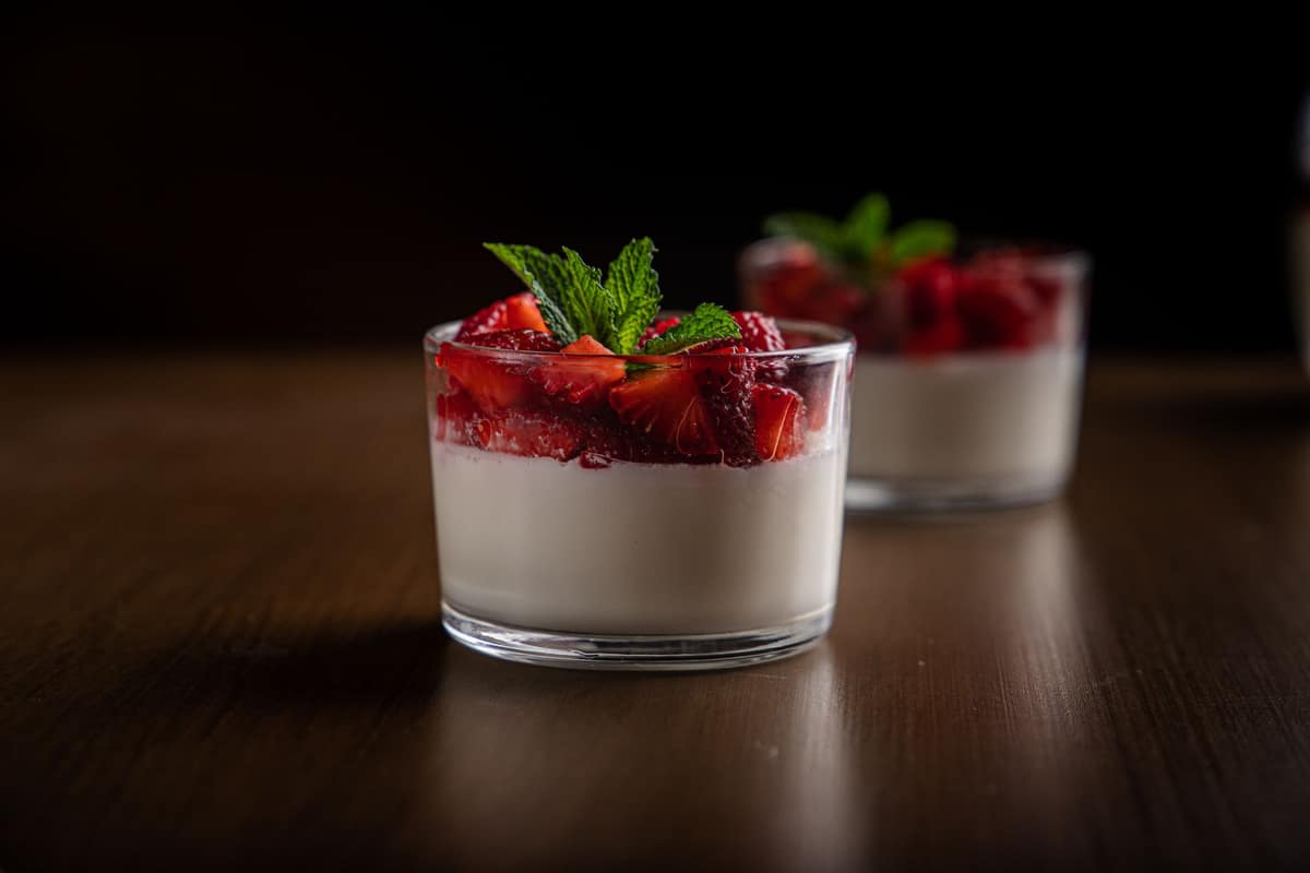 Set panna cotta served with fresh strawberries